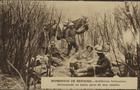 Momentos de repouso, artilheiros britannicos descançando no matto, perto de seus canhões. - [S.l. : s.n., 1914-1918]. - 1 postal : castanho ; 9x14 cm