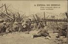 A espera do inimigo : posto avançado alerta na fronte occidental. - [S.l. : s.n., 1914-1918]. - 1 postal : castanho ; 9x14 cm