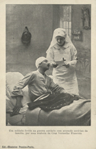 Um soldado ferido na guerra ouvindo com attenção noticias da família, por uma senhora da Cruz Vermelha Franceza. - Porto : Monteiro Pereira, [ca 1917]. - 1 postal : p&b ; 14x9 cm