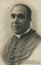 D. José do Patrocínio Dias : Bispo de Beja, chefe da assistência religiosa no C.E.P. : [Guerra 1914-1918] [ca 1917]. - 1 foto : maqueta de postal, p&b ; 14x9 cm