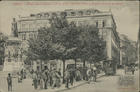 Lisboa, Praça Luiz de Camões e rua do Loreto. - Lisboa : F. A. Martins, [1903]. - 1 postal : p&b ; 9,5x14 cm. - (Portugal ; 628)