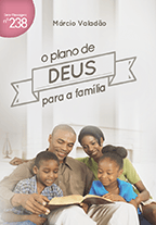 “Precisamos realmente buscar de Deus a renovação da nossa vida familiar. Vou explanar aqui alguns assuntos pertinentes à família, dar início a um estudo, com alguns textos da Palavra, acerca da família. A importância da família para Deus, por que